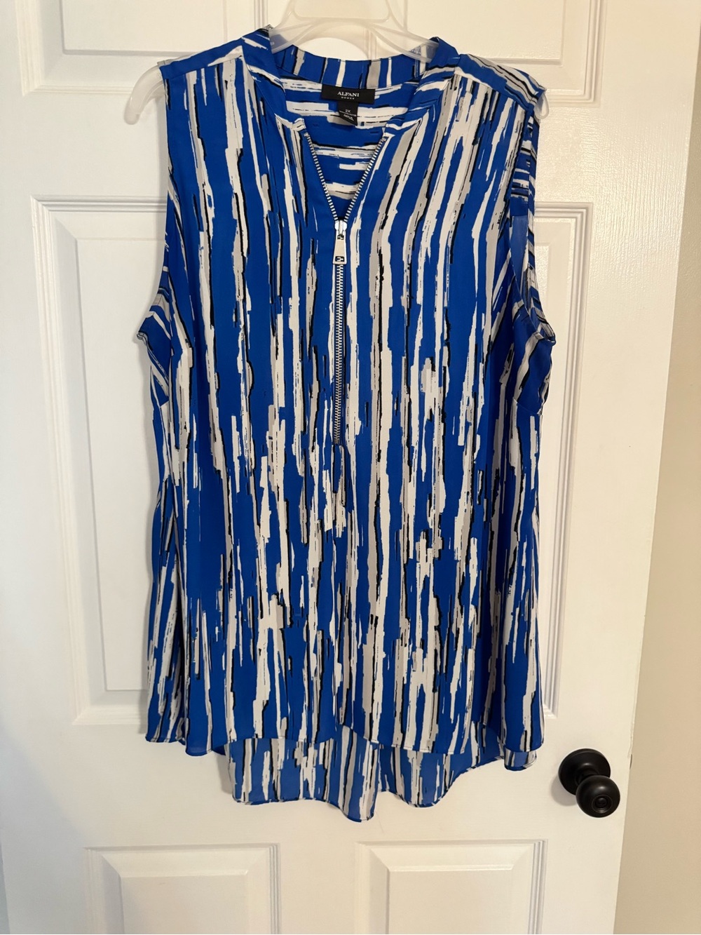 Alfani Blue and White Zip-Front Sleeveless Blouse